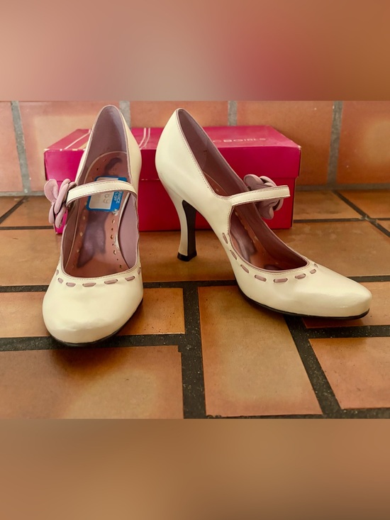 BCBGirls Shoes - Vintage BCBGirls Cream Mary Jane Heels with Pink Flower Accent
